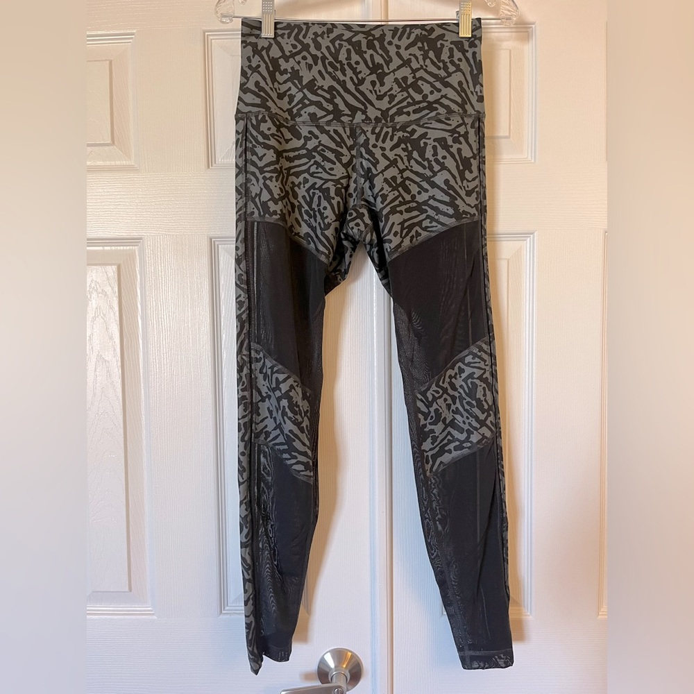 NWOT Lululemon Mesh Panel Patterned Leggings, Size 8